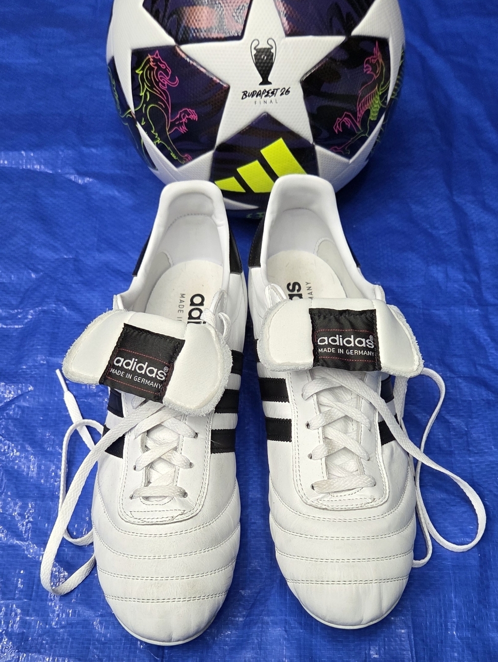 adidas Mens White & Black Soccer Shoes